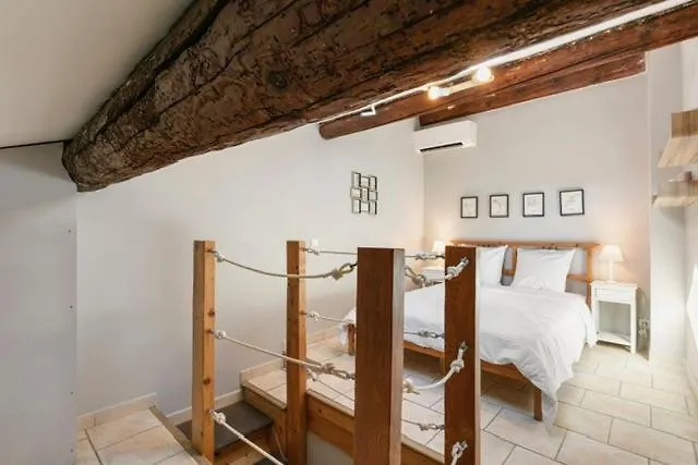 Duplex Au Coeur Du Vieil Antibes, Le Jamesy